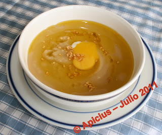  786º Menú, Crema de colinabo con yema, merluza rebozada con salsa rosa, ensalada y fruta 