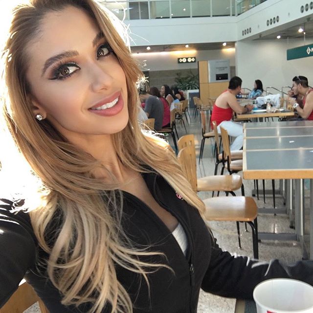 Lais DeLeon - Fitnesstofashion