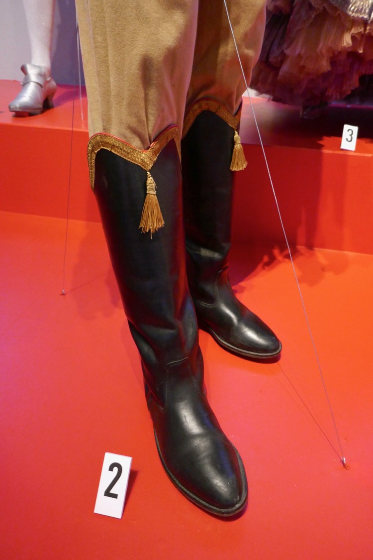 Hollywood Movie Costumes and Props Screenworn costumes from The Nutcracker and the Four Realms