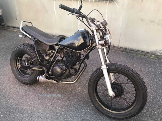 Yamaha TW200 Custom black