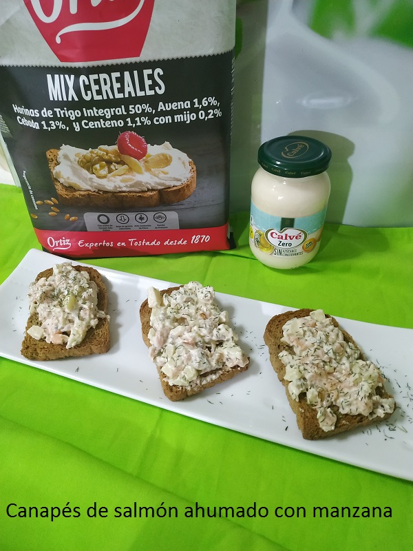 Canapés de salmón ahumado con manzana