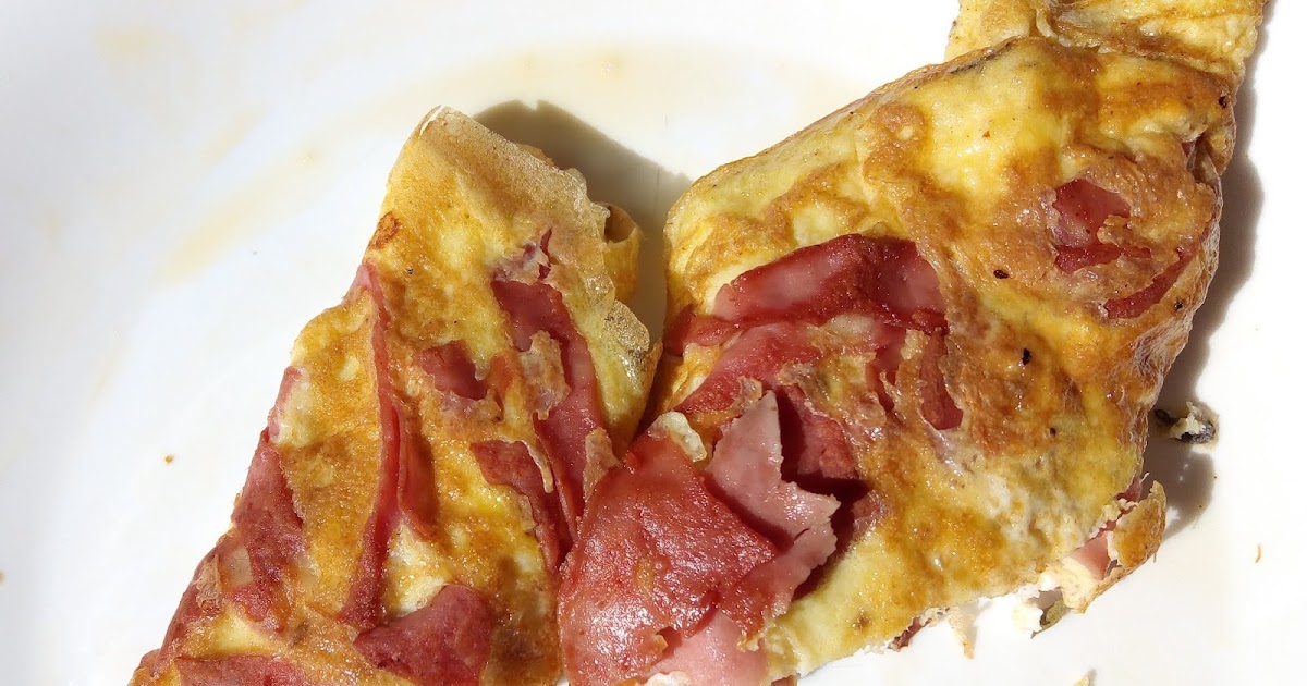 Omelete com mortadela frita