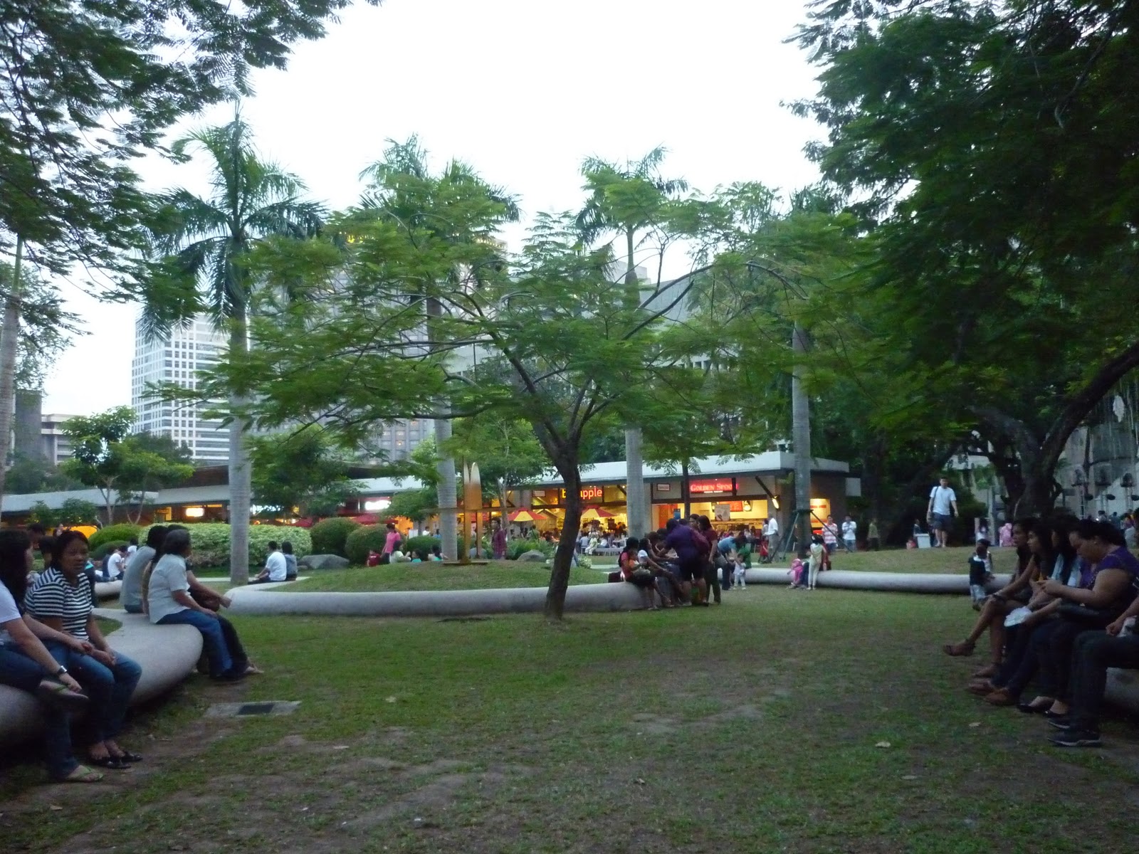 ayala-triangle-garden