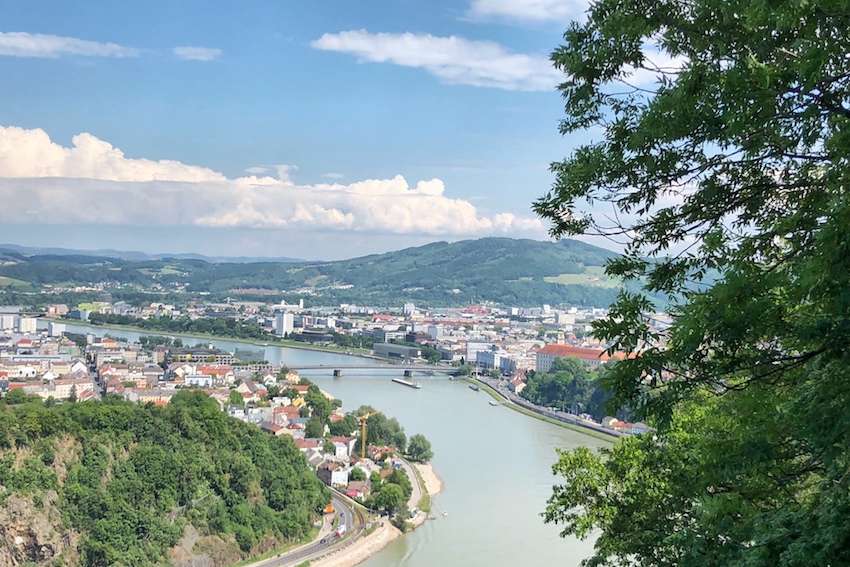 Aussichtsplattform Donautal: Panoramblick über die Linzer Innenstadt Aussichtsplattform Donautal: Panoramblick über die Linzer Innenstadt