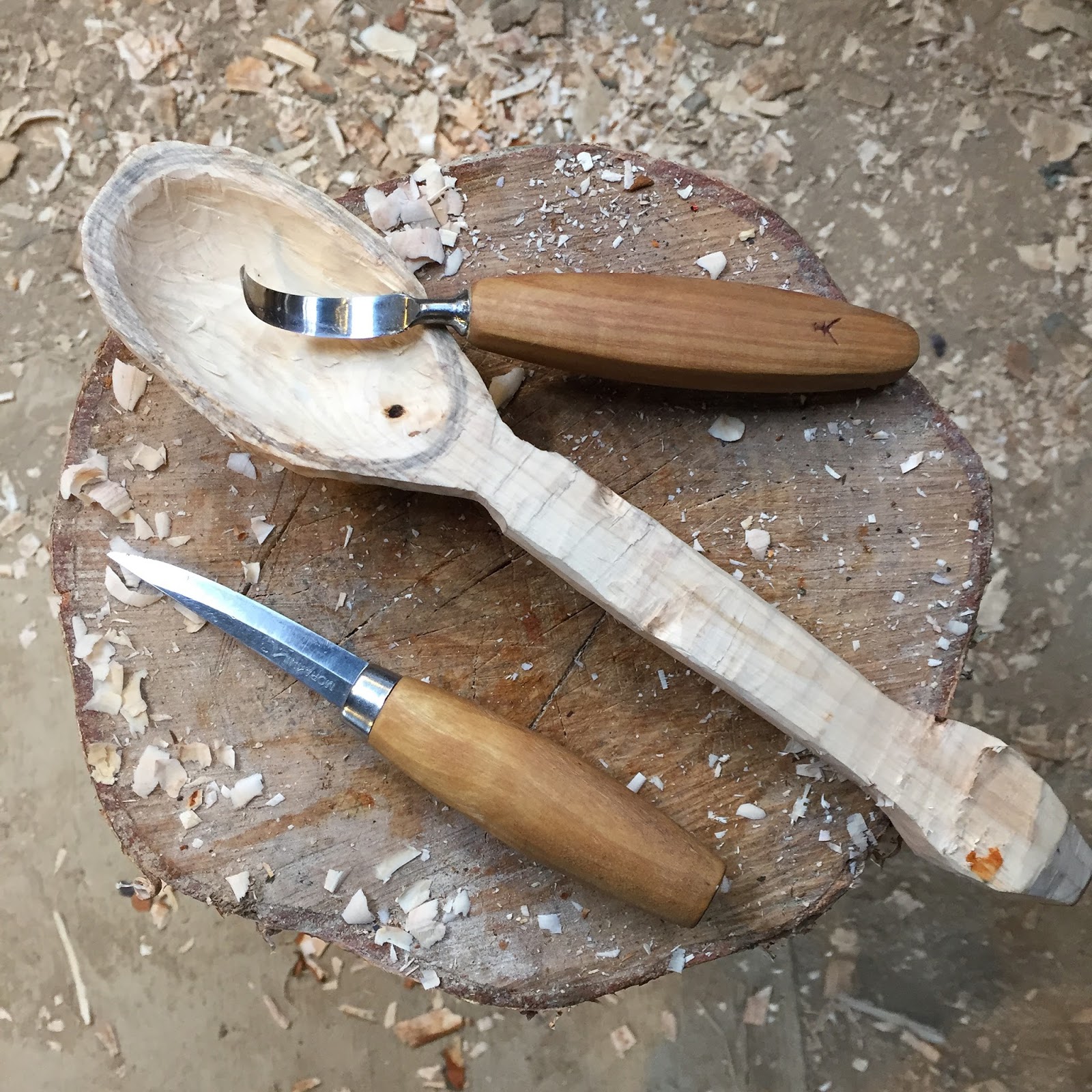 Lom Gom's Outdoor Adventures 5 Essential Bushcraft Knife Skills to Learn