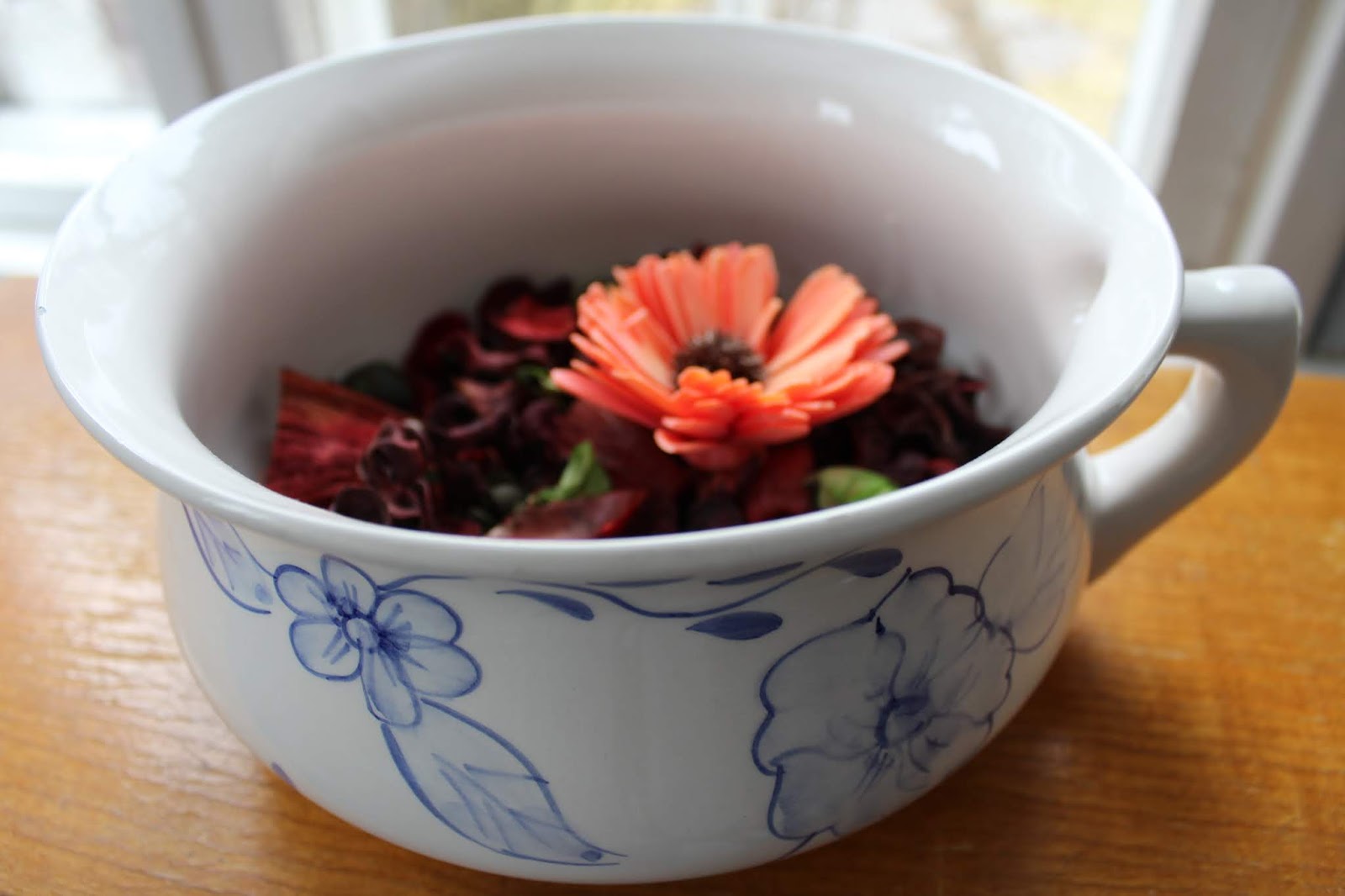 Kukka Flower / KAHDEN TALON VÄKEÄ