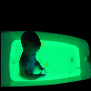 Send kids to outer space, and make their bath water GLOW! #glowinthedark #glowingbathwater #outerspacecraftsforkids #howtomakewaterglow #growingajeweledrose