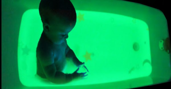 Homemade Glow in the Dark Bath Paint