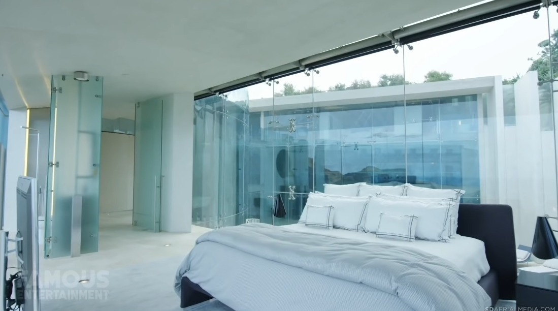 59 Interior Design Photos vs. Alicia Keys & Swizz Beats $20.8 Million Razor Luxury Mansion Tour