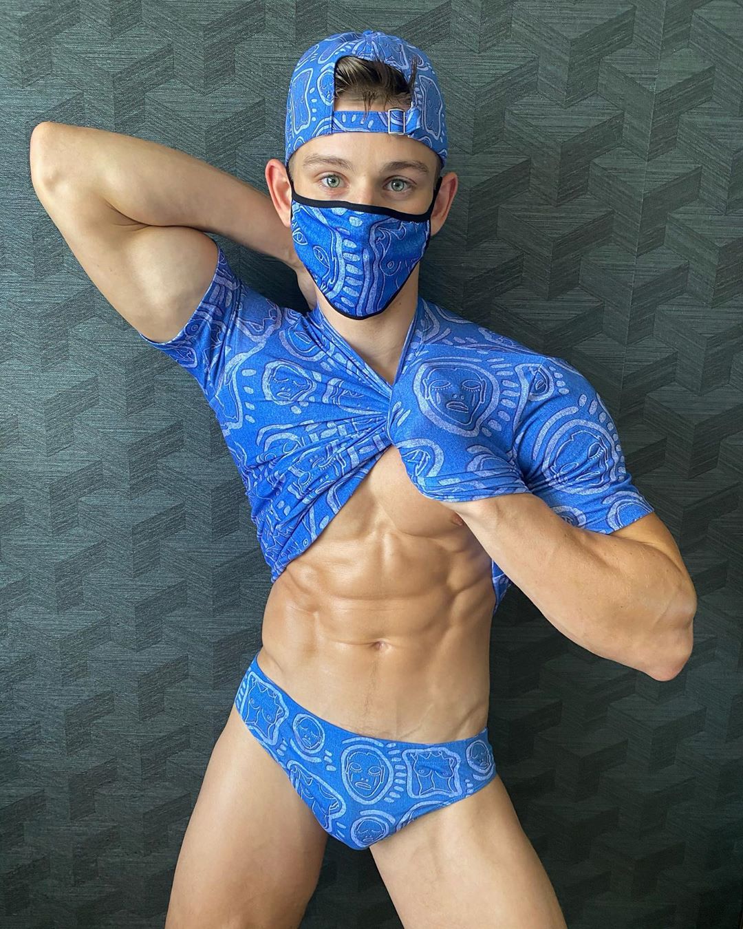 119194297_368965780778099_10252522248753