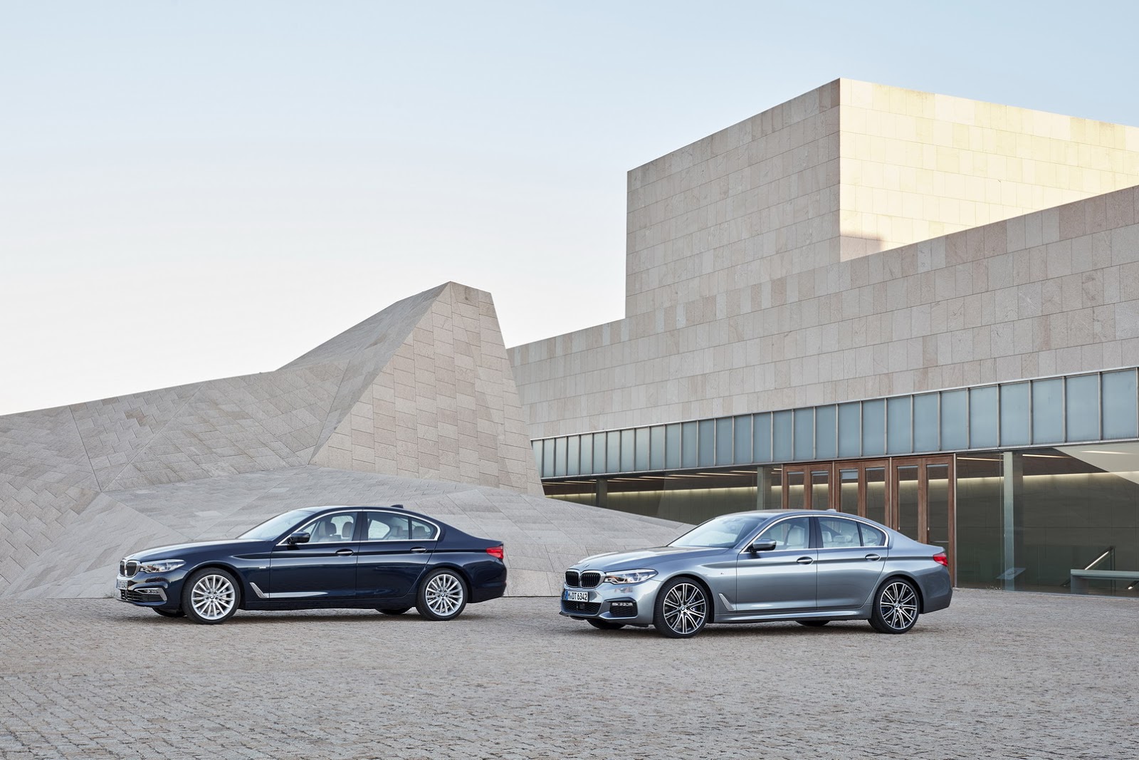 2017-BMW-5-Series-15.jpg