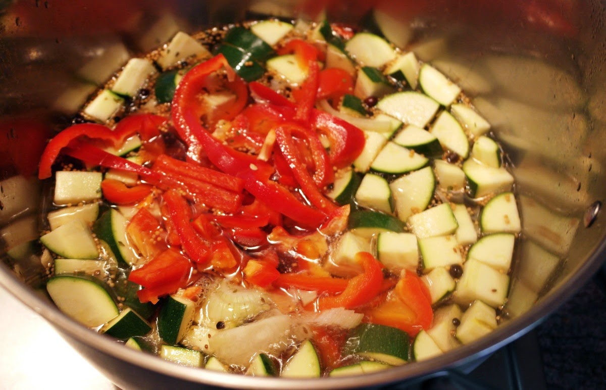 Sauer Eingemachte Zucchini Und Paprika — Rezepte Suchen