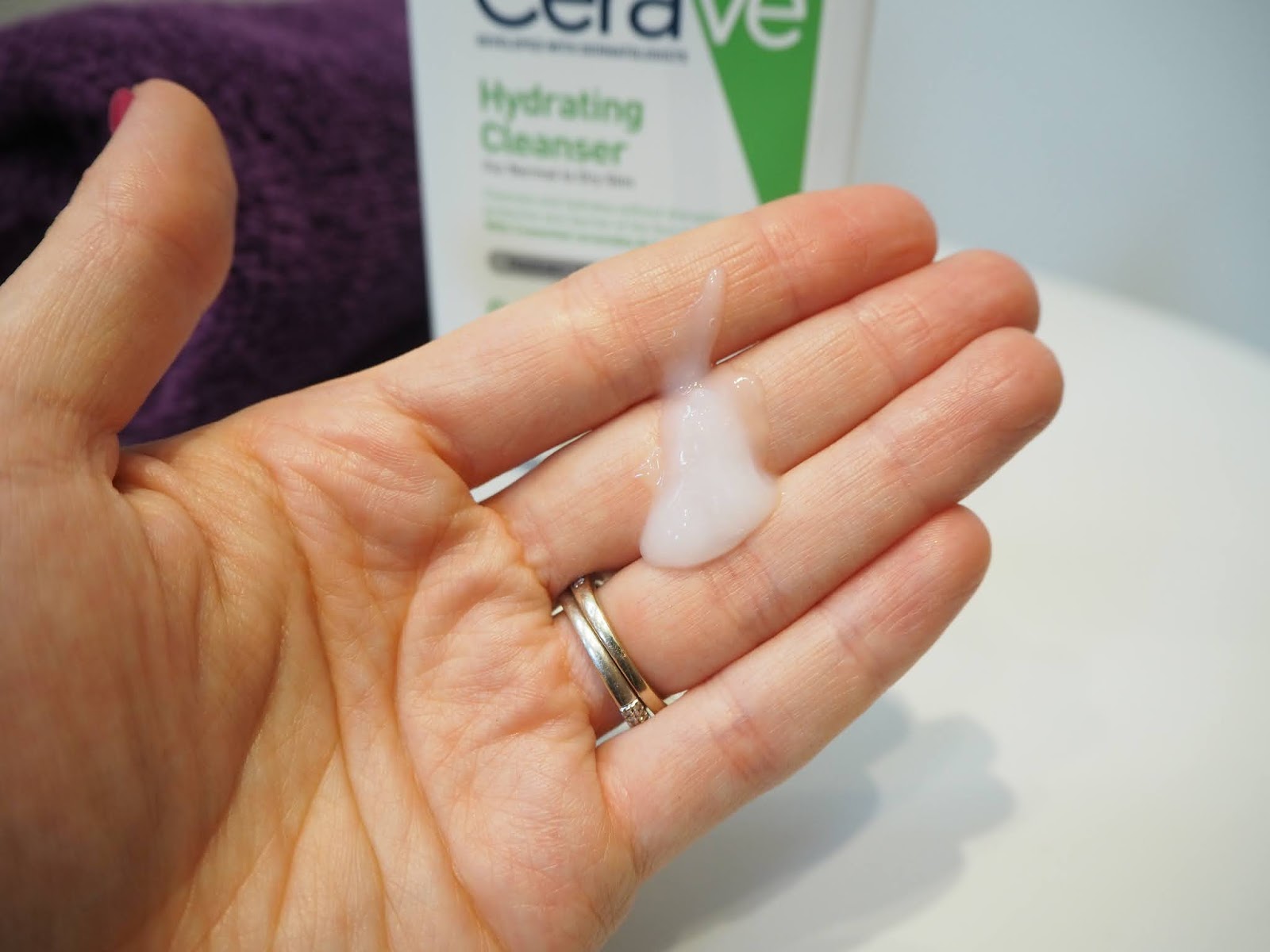 CERAVE HYDRATING CLEANSER REVIEW. Exclusively Grace