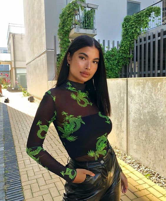 Street Style: Dragon Print Outfit