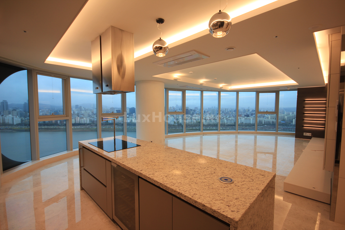 Seoul Apartment: Trimage 136.6 m² type in Seongsu (LH48875) 트리마제 136.6