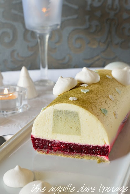 Noël-Bûche- thé-matcha-griottes-chocolat-blanc
