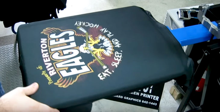 Hình in lụa trên áo thun