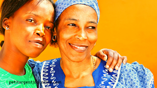Mère et fille, gagner de l'argent en Afrique avec un travail sur internet,