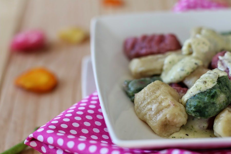 ñoquis,gnocchi,patata,potatoe,receta,casera,paso,recipe,homemade,step,espinacas,remolacha,parmesano,queso,cheese,deliciosa,facil,bonita,colorida,primavera,sorprender,italiana,italian,cooking,fotografia,fácil,easy,margarina,mantequilla,salsa,nata (crema de leche),butter,cream,ajo,garlic,cocina,allfredo