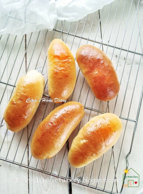 HOMEMADE Hot Dog Buns Recipe (eggless) and how to shape hot dog buns | Çitra's Home Diary. #hotdogbun #howtoshapehotdogbun #homemadehotdog #rotimanis #rotihotdog #softbread #bunrecipe #homemadebuns