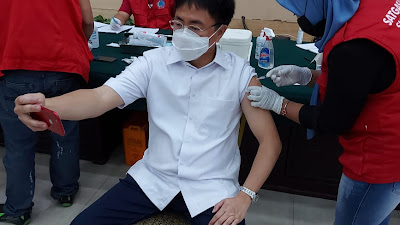 Andrei Angouw Ajak Warga Gotong Royong Hadapi Pandemi Covid-19 Dengan Lakukan Vaksin