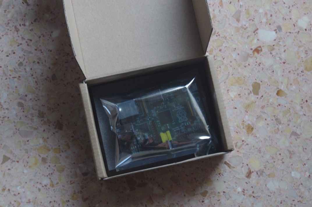 Jugando a crear: Raspberry Pi - Primer contacto real