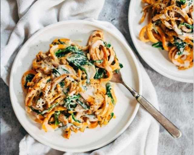 Sweet Potato Noodles with 5-Minute Vegan Alfredo Sauce #vegan #healthy