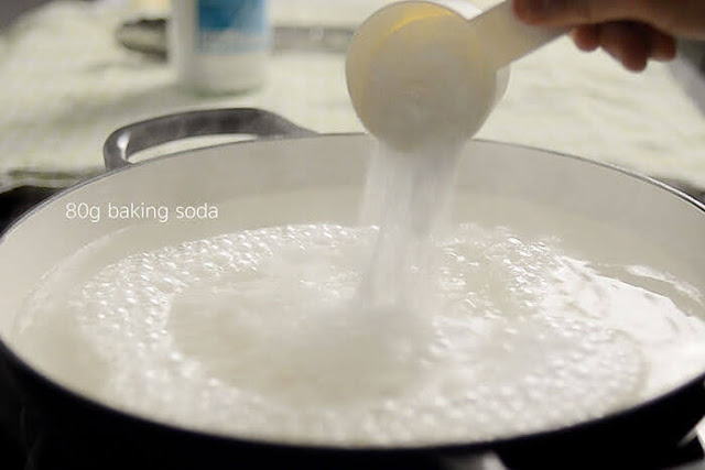 add baking soda to boiling water