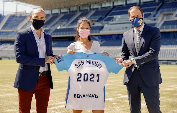 El Málaga rubrica un acuerdo con San Miguel como patrocinador premium