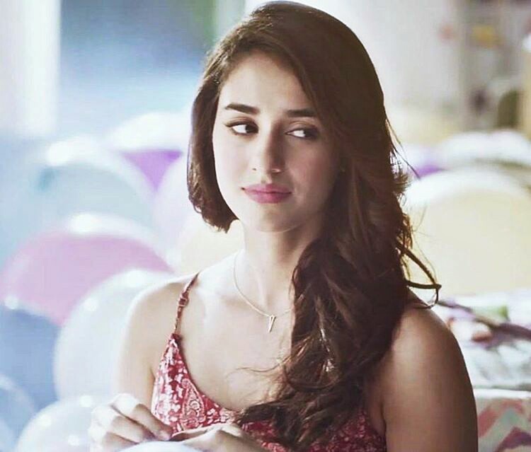 Disha Patani latest hot photos, wallpapers - Navel Queens
