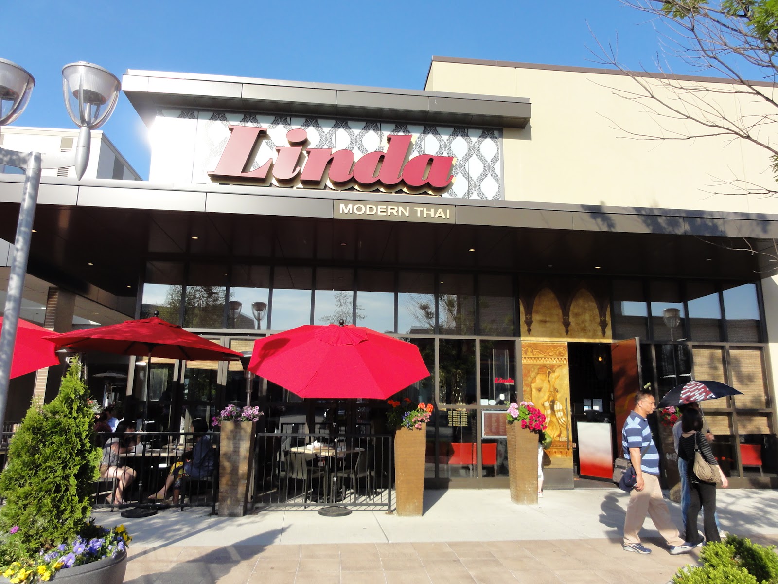 Gracie's blog Linda ( Shops at Don Mills)