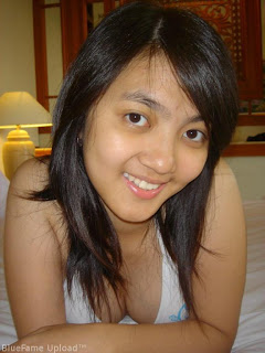 Chika Bandung Sexy dengan Bikini Putih
