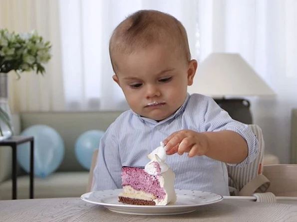 Crown Princess Victoria and her husband, Prince Danieli Prince Oscar and Princess Estelle