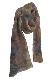 Handmade scarf in merino fibers by Mimi Pinto
