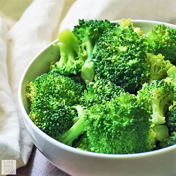 Steamed Broccoli Recipe (With and Without Steamer Basket)