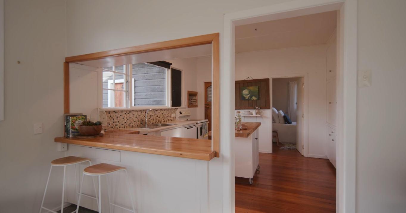 12 Photos vs. 11 Cedar Drive, Kelvin Heights, Queenstown vs. Home Interior Design Tour