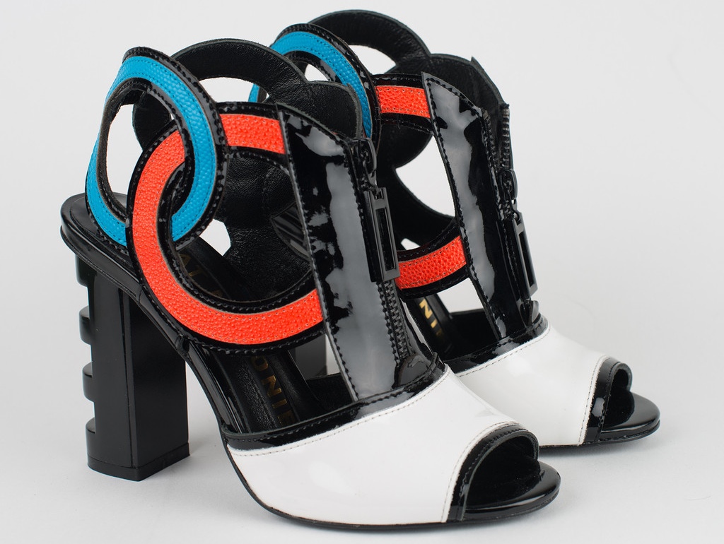 60 White Heidi says shoes for All Gendre