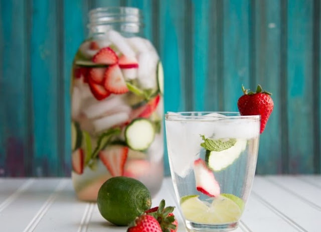 Strawberry Detox Water #drinks #healthy