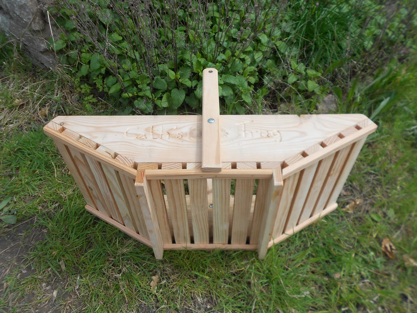 Making a sturdy trug a useful basket for for gardening Carvings