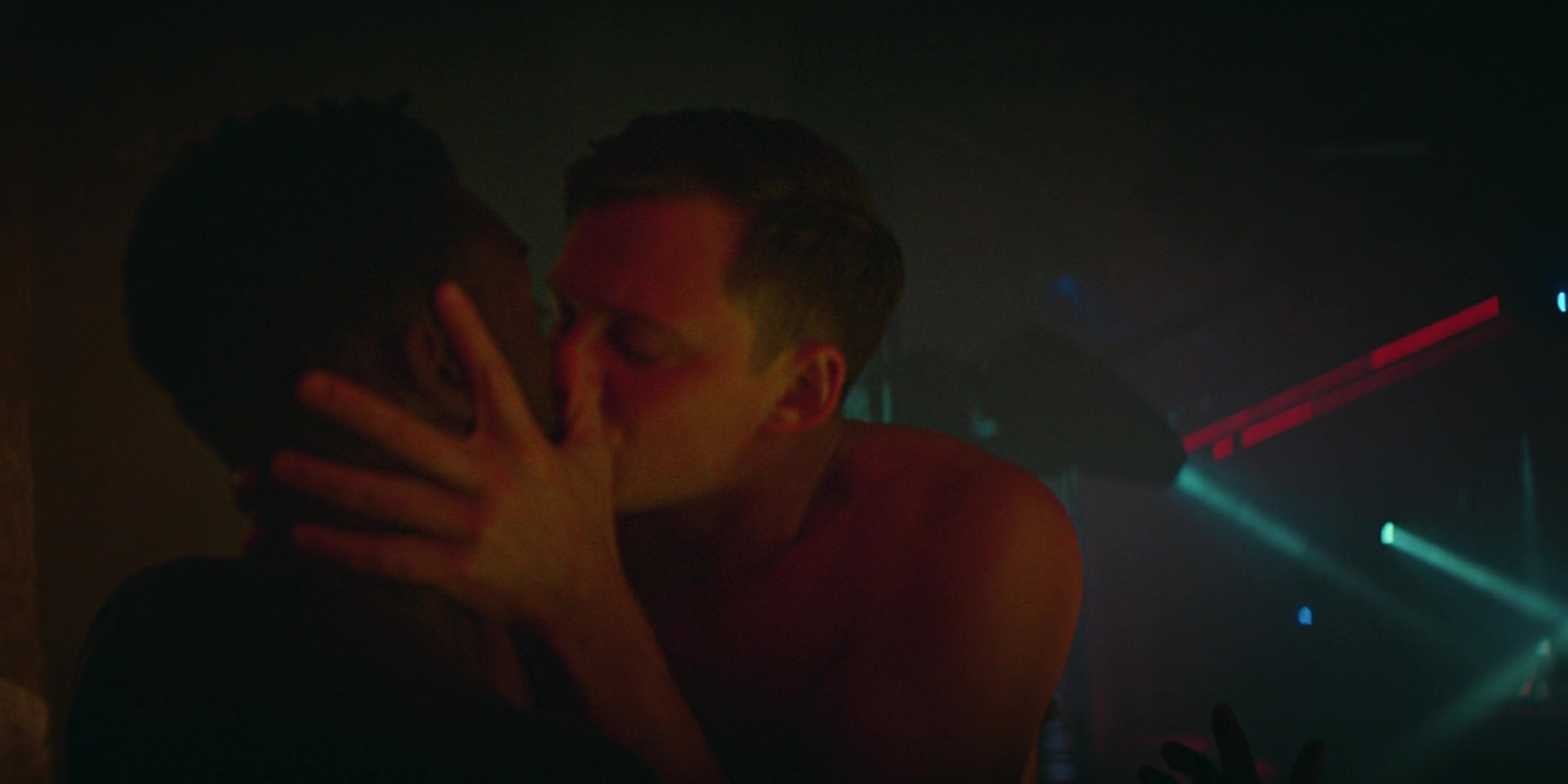 Bill Skarsgård & Nathan Stewart-Jarrett: Scene Gay.