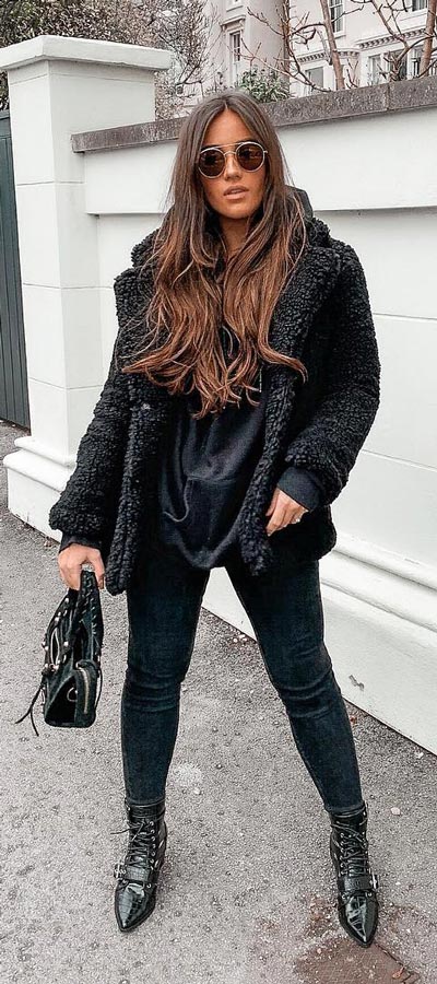 We've scouted the best outfit ideas and trends to start the Spring season. 29 Simple Winter to Spring Outfits to Try in 2019. Spring + Winter Outfits via higiggle.com #springoutfits #winteroutfits #fashion #style
