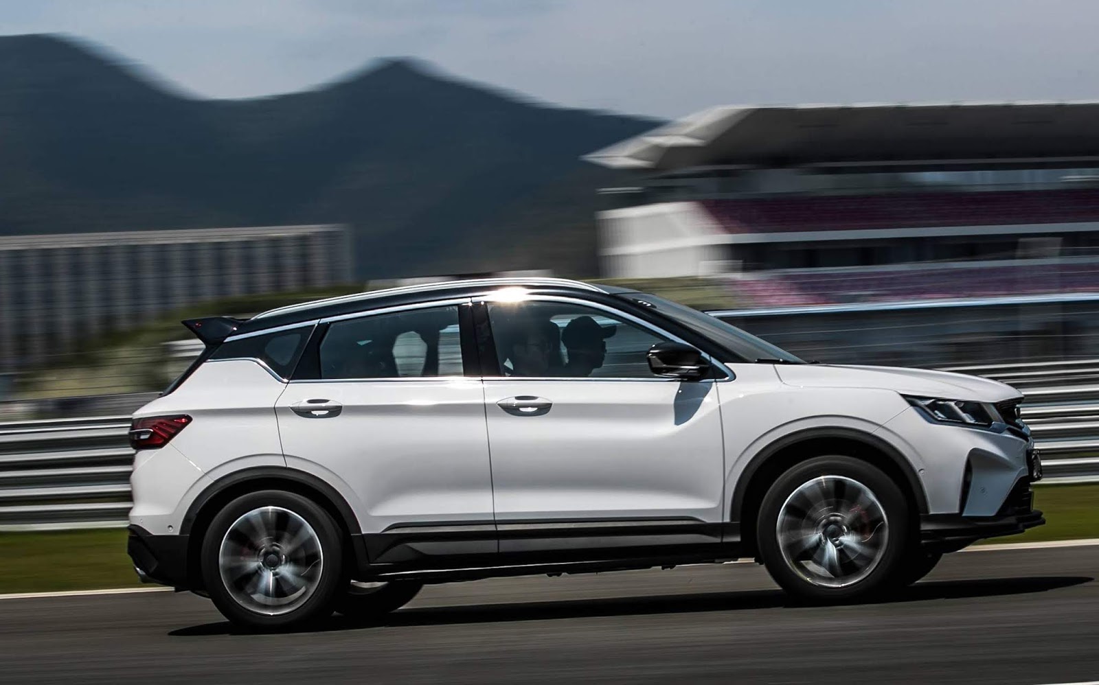 Кроссовер geely coolray. Geely coolray 2023 черный. Geely coolray 1. Geely coolray 2022. Джили кулрей полный привод.