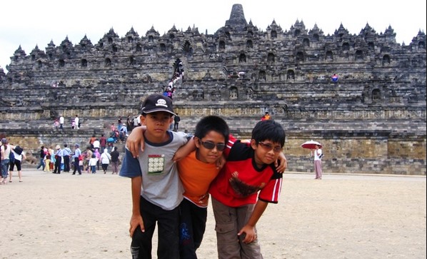 Cerita Liburan Bahasa Jawa Ke Candi Borobudur Yuni