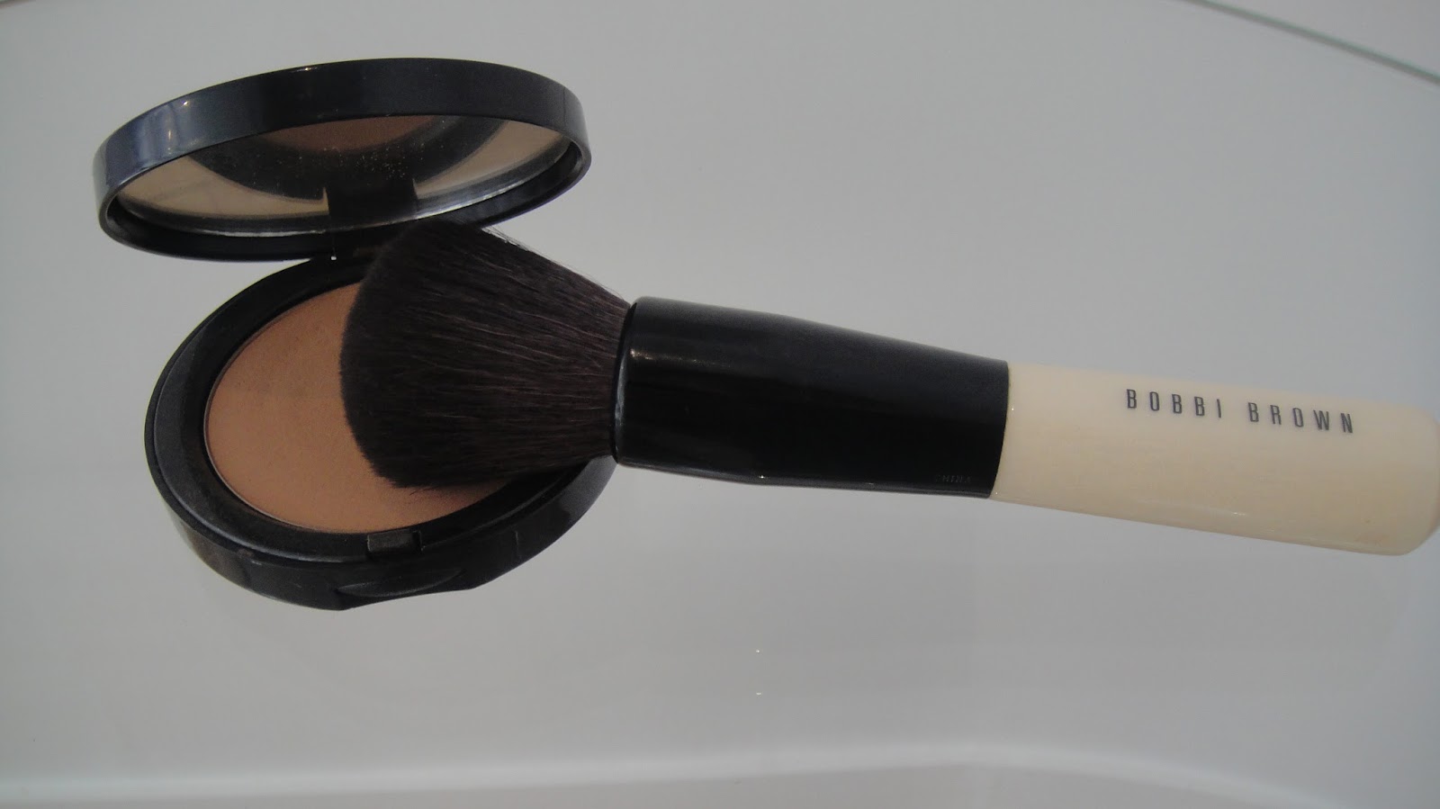 Fiocco Bianco Bobbi Brown Bronzer and Brush review