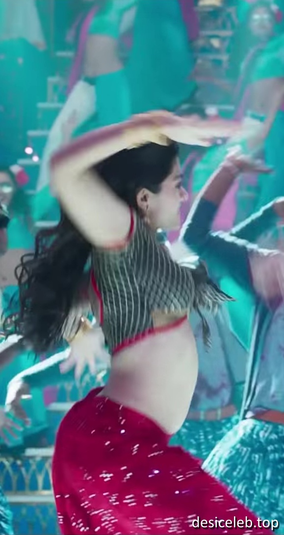 Rashmika Mandanna Half Nude, Rashmika Mandanna Mind Block Cleavage, Rashmika Mandanna boobs show, Rashmika Mandanna fake naked