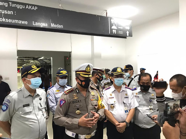 Dirlantas Polda Aceh Kombes Pol. Dicky Sondani, bersama Kepala BPTD Wilayah I Provinsi Aceh Iman Sukandar, M. T Dirlantas Polda Aceh Kombes Pol. Dicky Sondani, bersama Kepala BPTD Wilayah I Provinsi Aceh Iman Sukandar, M. T,