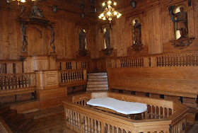 The Archiginnasio anatomical theatre is surrounded by statues of eminent physicians carved in wood