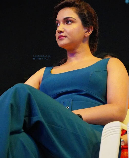 The Fresh Malayali: Honey Rose Hot in Blue Gown - Malayalam Actress ...