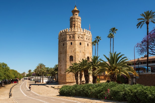 ما لا تعرفه عن القائد الأمازيغي العظيم عبد المؤمن الكومي Torre-del-oro-monument-historique-medieval-datant-du-debut-du-xiiie-siecle-seville-espagne-dans-region-andalousie_56854-2302