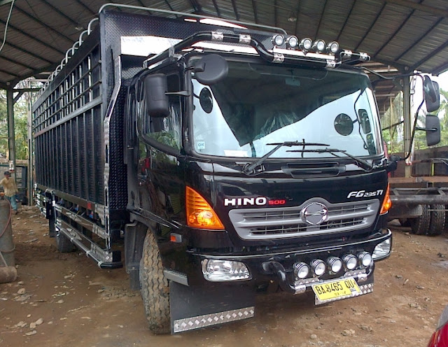 Truk Padang Modifikasi-hitam samping